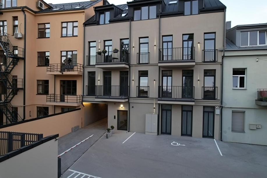 Old Town - Bajor Studios - Self Check-In And Parking Kaunas Luaran gambar